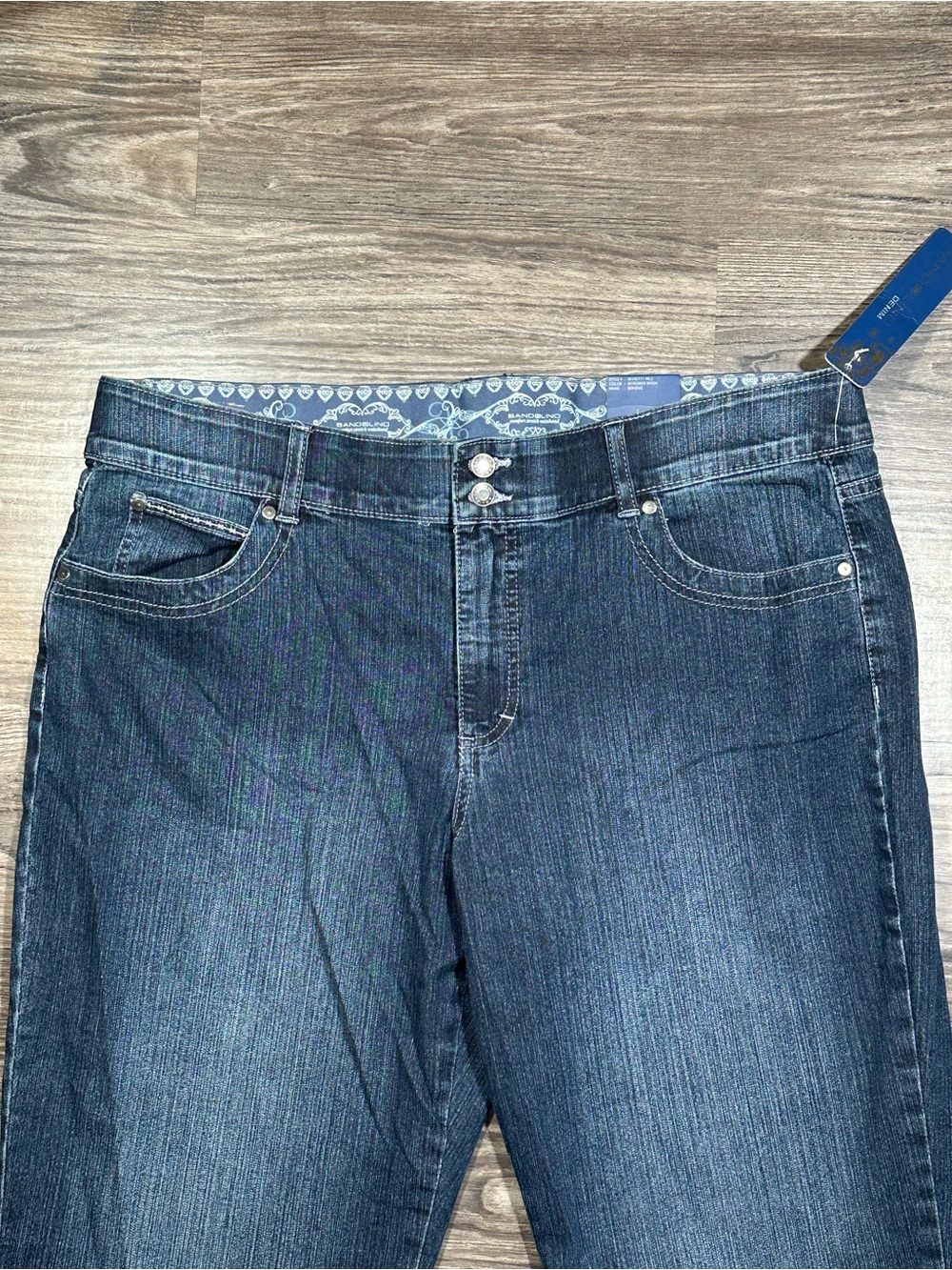 NWT BANDOLINO BOHEME Mykonos Wash Cuffed Cropped Jeans 16 - Picture 2 of 13